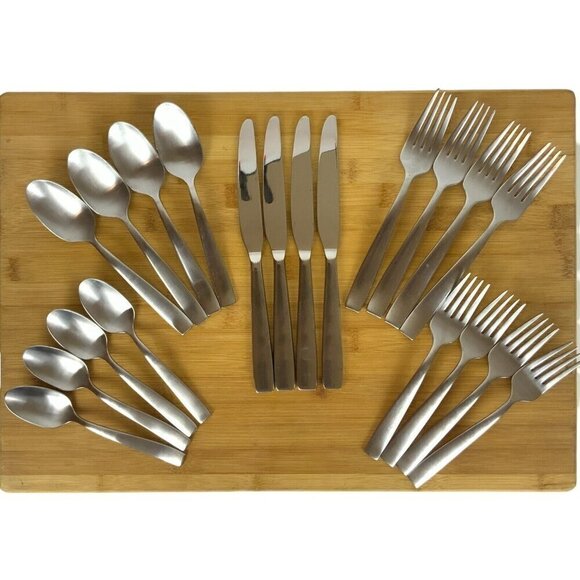 Oneida Everdine Flatware 20 Pc Set Service for 4 Satin Finish Stainless Flatware - Picture 1 of 8